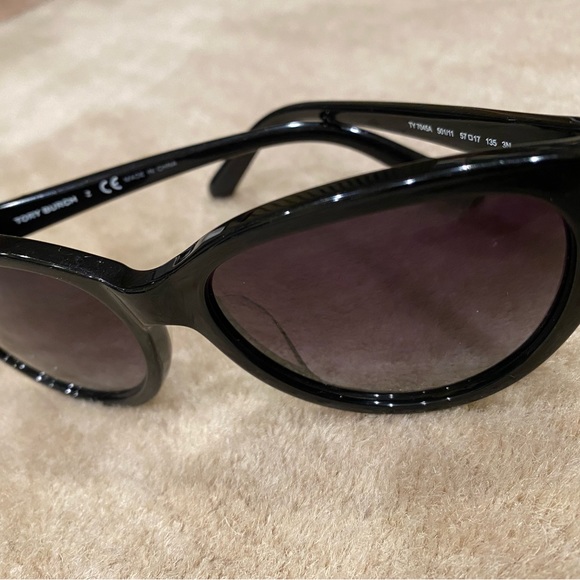 Tory Burch Sunglasses (Black) - Picture 4 of 6